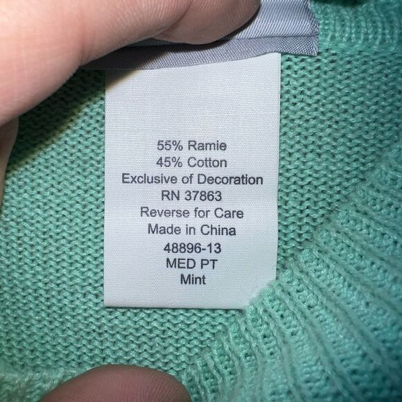 Vintage Blair Embroidered sweater size medium petite - Picture 3 of 4